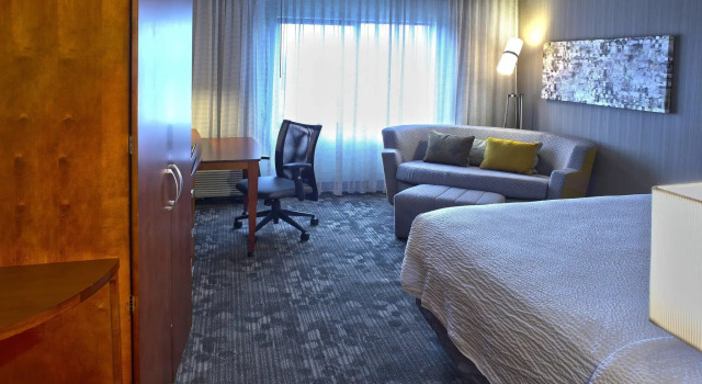 Двухместный люкс Courtyard by Marriott Hamilton