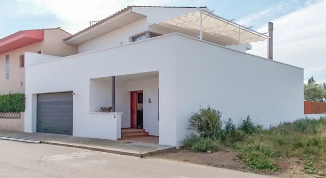Fantastic Holiday Home in St Pere Pescador Spain With Pool