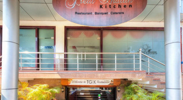 Treebo Shivam Inn Near Singapore Mall, Забронировать Отель Отели Гомти Нагара с парковкой, Парковка