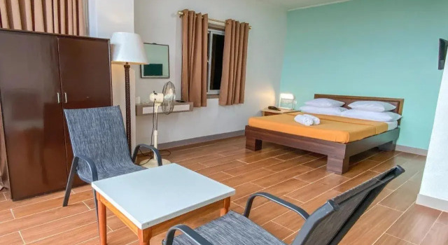Metro Pines Inn