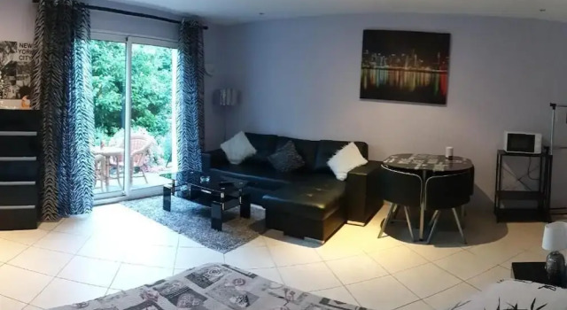 Chambres à 40 min de Paris, Забронировать Отель Корбей-Эсон 