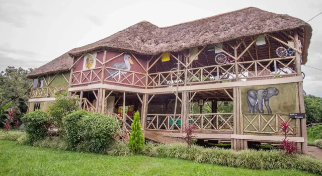 Бунгало Roots Retreat and Camping Resort
