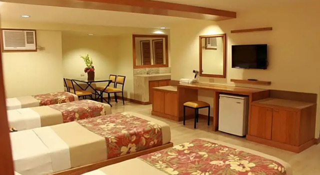 Четырёхместный номер Standard Pinoy Pamilya Hotel