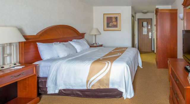 Двухместный номер Standard Quality Inn & Suites University