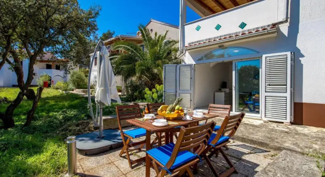 Апартаменты с видом на море Apartments in pinewood near the sea