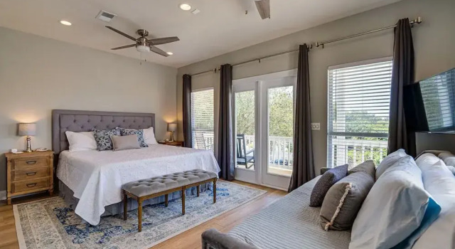 Коттедж Magnolia Charms by Avantstay 2 Mins TO Beach Pet Friendly, BBQ & Balcony Views!