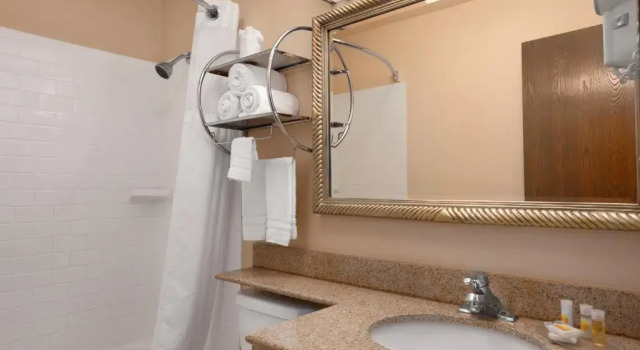 Номер Standard Days Inn by Wyndham Keene NH