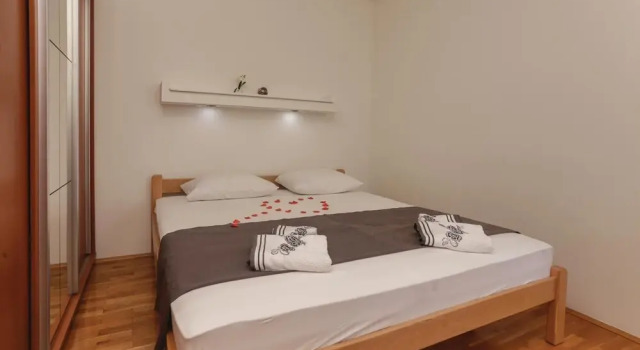 Nice Home in Kastel Novi With Wifi and 3 Bedrooms, Rezerwuj Hotel Rudine Split-Dalmatia County