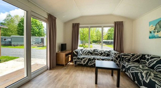 Nice chalet with a combination microwave, in a holiday park near Amsterdam