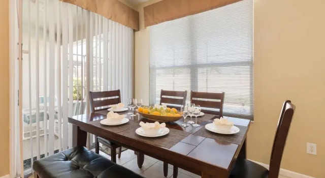 Summer Palm Retreat by VillaDirect, Забронировать Дом для отпуска Отели Фор Корнерз с бассейном, Бассейн