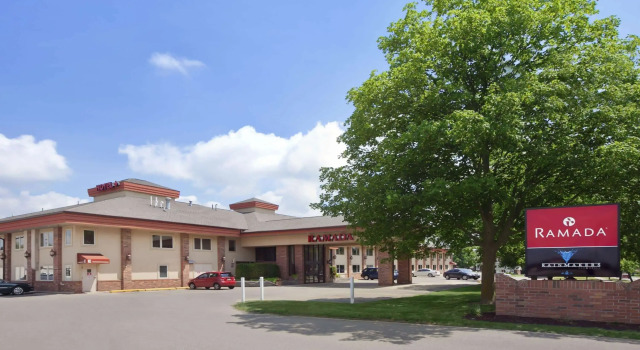 Ramada by Wyndham Saginaw Hotel & Suites, Rezervați Hotel Saginaw Michigan