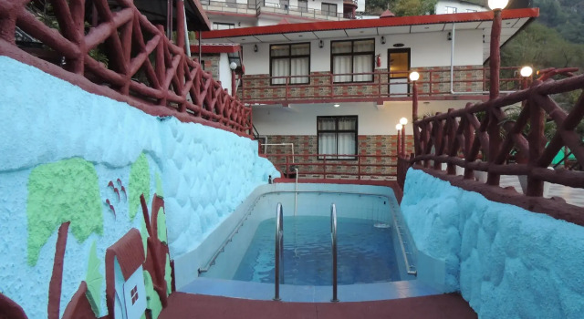Ceyone Classic Fall Resort, Rezervovat Lázně / Resort Mussoorie Uttarakhand