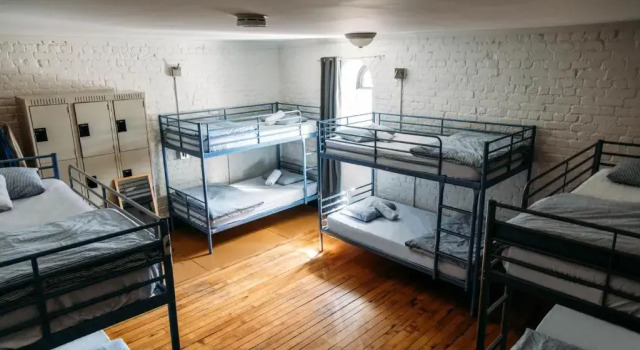Кровать в общем номере Saintlo Ottawa Jail Hostel