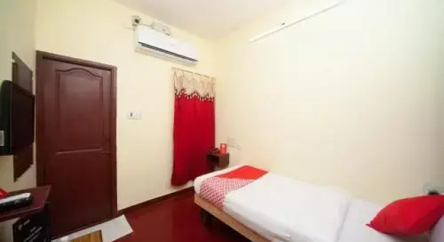 The Clock Tower Hotel By Oyo Rooms, Забронировать Отель Отели штата Тамилнада 3 звезды, 3*