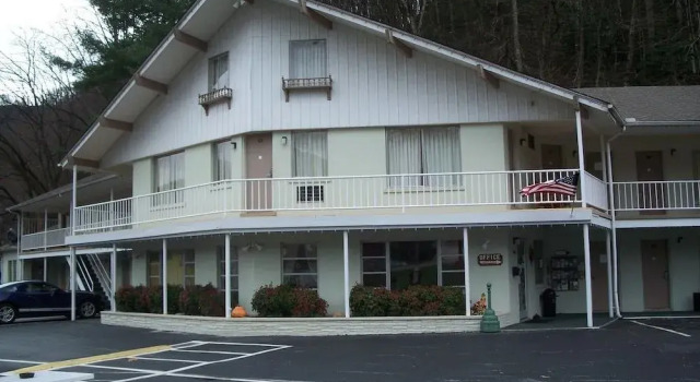 Castlewood Inn, Забронировать Отель Мегги-Вэлли Аппалачи, рядом с Maggie Valley Festival Grounds