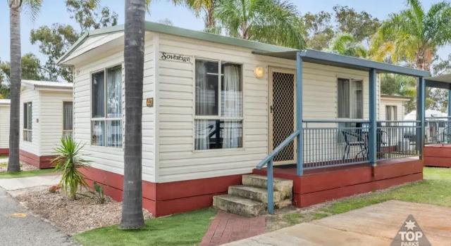 Коттедж Central Caravan Park