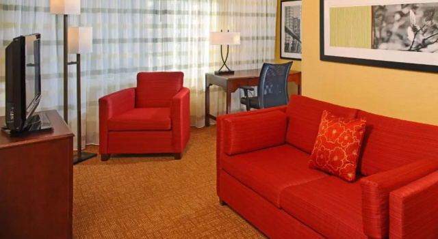 Двухместный люкс c 1 комнатой Courtyard by Marriott Baltimore Downtown Inner Harbor