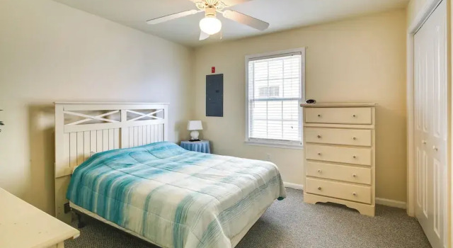 Walk to Beach: Wildwood Apt w/ Balcony!