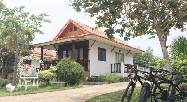 Кровать в общем номере Plaifah Resort Ubon