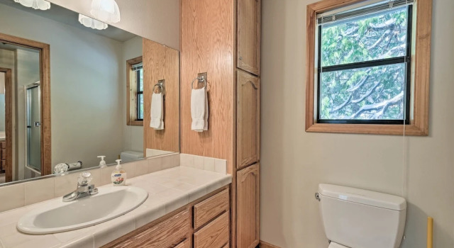 Коттедж Near Bear Valley: Peaceful Arnold Home w/ Hot Tub