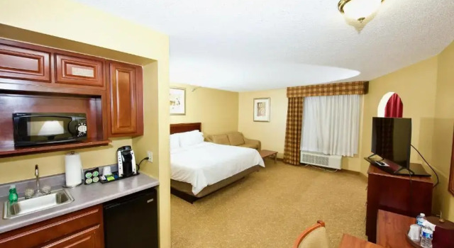 Семейный люкс Holiday Inn Express Hotel & Suites Fenton/I-44 by IHG