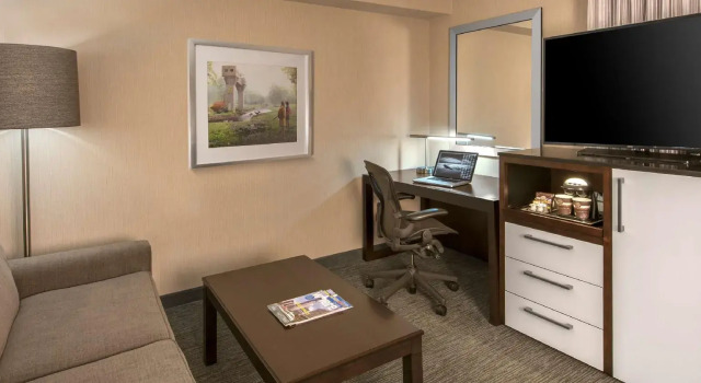 Полулюкс DoubleTree by Hilton Hotel Chicago Wood Dale - Elk Grove