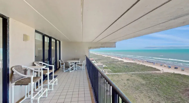 Апартаменты 10th-floor 3BR Beachfront Condo w/ Views & Pool