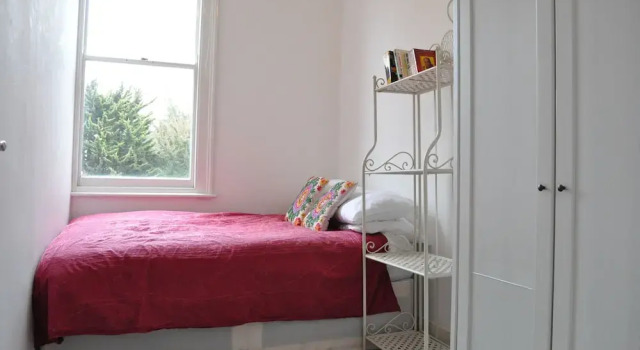 Bright 2 Bedroom Flat in Great Location, Забронировать Отель Отели Лондона 3 звезды, рядом с Мэнер Хаус, 3*