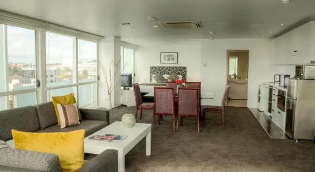 Апартаменты с балконом и с красивым видом из окна The Quadrant Hotel & Suites