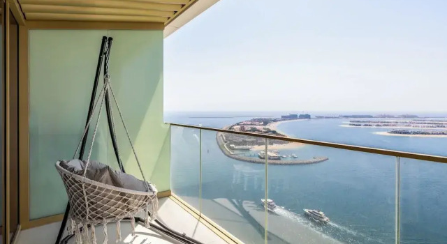 Апартаменты Deluxe Maison Privee - Waterfront Living w/ Unparalleled Sea and Palm Vws
