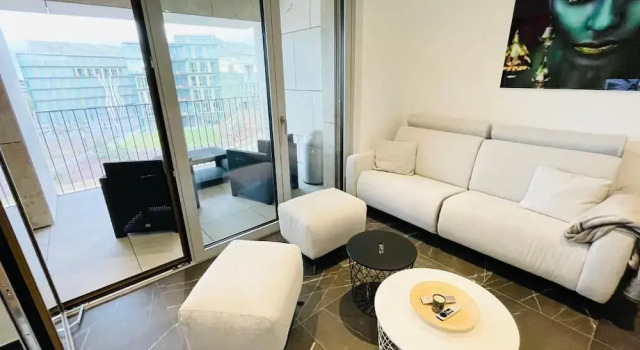 Luxury Flat with Parking & Large Terrace