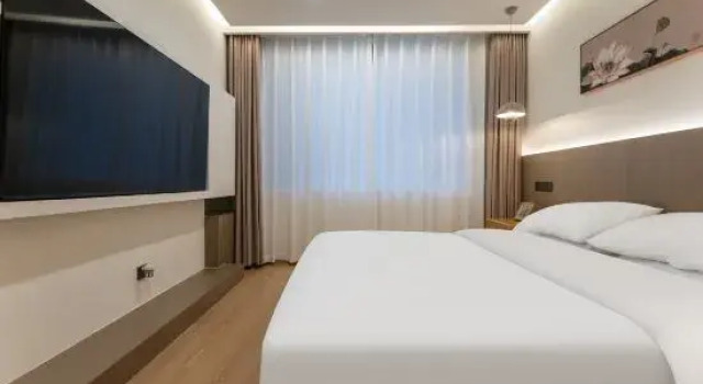 Двухместный люкс Floral Hotel·Banyi Tang  Hotel (Shanghai Qingxi old street branch)
