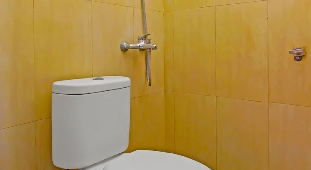 Camera Standard Super OYO 92437 Wahidin Guesthouse