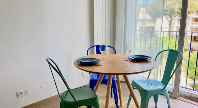 LE FLOW - Studio Quartier Ponant - accès WIFI, 15 min des plages à pieds, Book Hotel La Grande-Motte Camargue