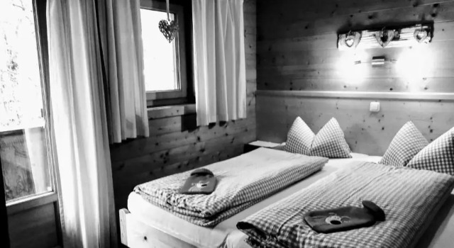 Апартаменты с 2 комнатами Wörglerhofs Hüttenapartments mit Kachelofen Farm Stay