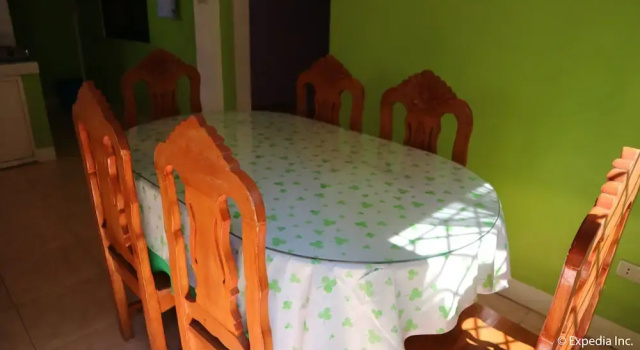 DH Transient  House, Rezerwuj Hotel Hotele w Ilocos Region z parkingiem, Parking