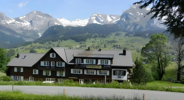 Gade Lodge