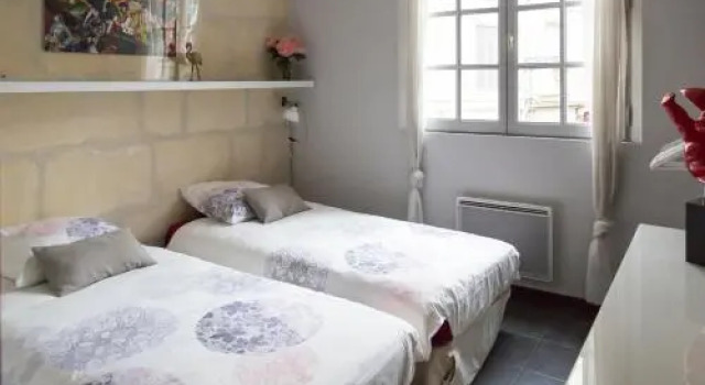 Appartements "La Chambre DAmi", Забронировать Отель Отели Арля с парковкой, Парковка