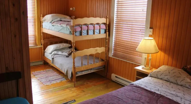 Auberge du Café chez Sam, Rezervovat Hostel Baie-Sainte-Catherine Quebec