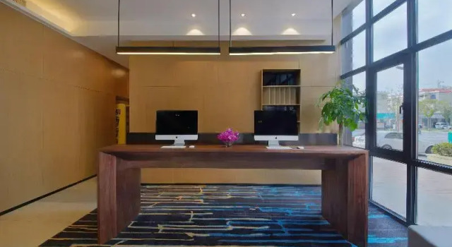 Holiday Inn Express Zhangjiagang East, Book Hotel Hoteller i Suzhou med parkering, Parkering
