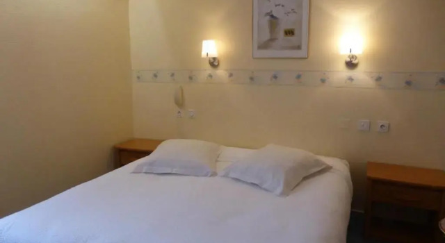 Standart oda Hostellerie Saint Louis