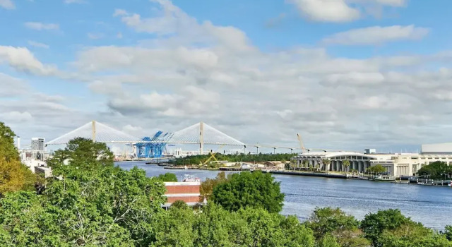 Четырёхместный номер Standard с видом на реку AC Hotel Savannah Historic District
