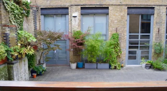 Bright and Colourful Flat With Balcony Near Regents Canal
