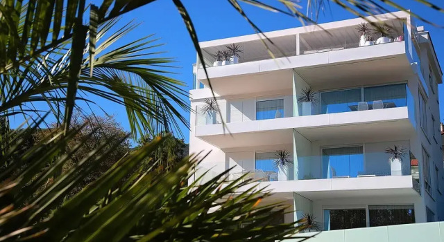 Stylish Apartment 100m from the Beach