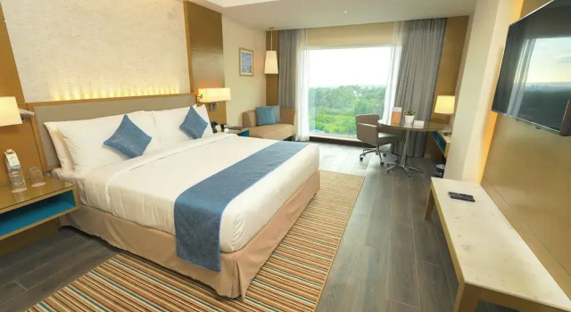Двухместный номер Deluxe с видом на озеро Gokulam Grand Trivandrum