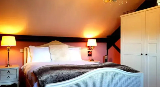 No 6 The Square Tearooms & Accommodation