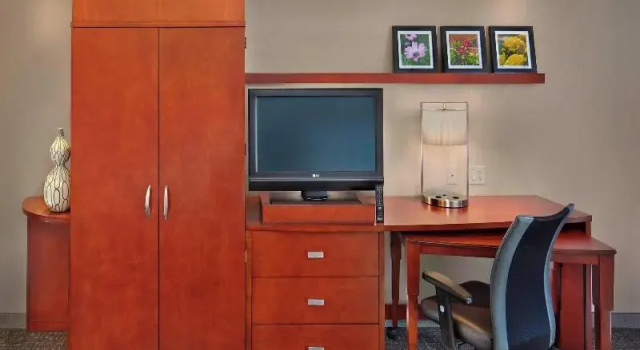 Четырёхместный номер Standard Courtyard by Marriott Stuart