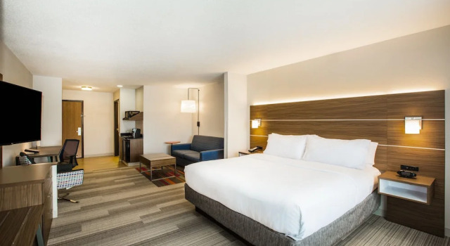 Двухместный люкс Holiday Inn Express & Suites Bellevue -Omaha Area- by IHG