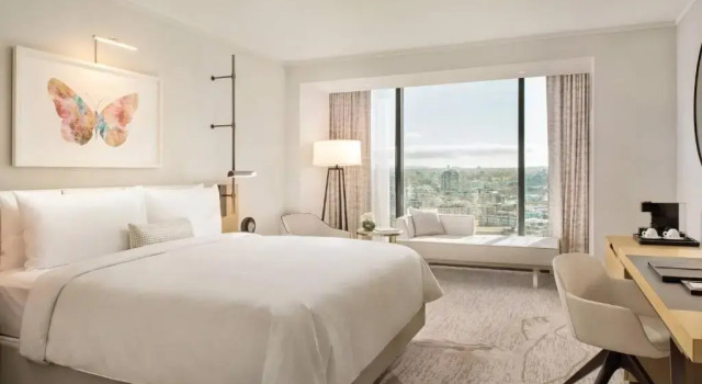 Номер Standard с видом на воду JW Marriott Parq Vancouver