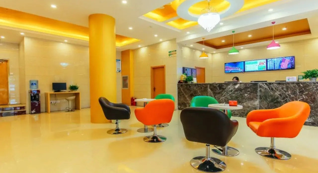 Greentree Inn Zhengzhou Zhongyuan, Buchen Sie Hotel SPA-Hotels in Zhengzhou, SPA